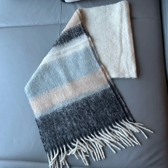 J Crew Chunky Wool Scarf - Picture 4 of 5